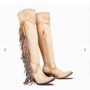 Elegant Cream Heeled Boots with Side Zipper